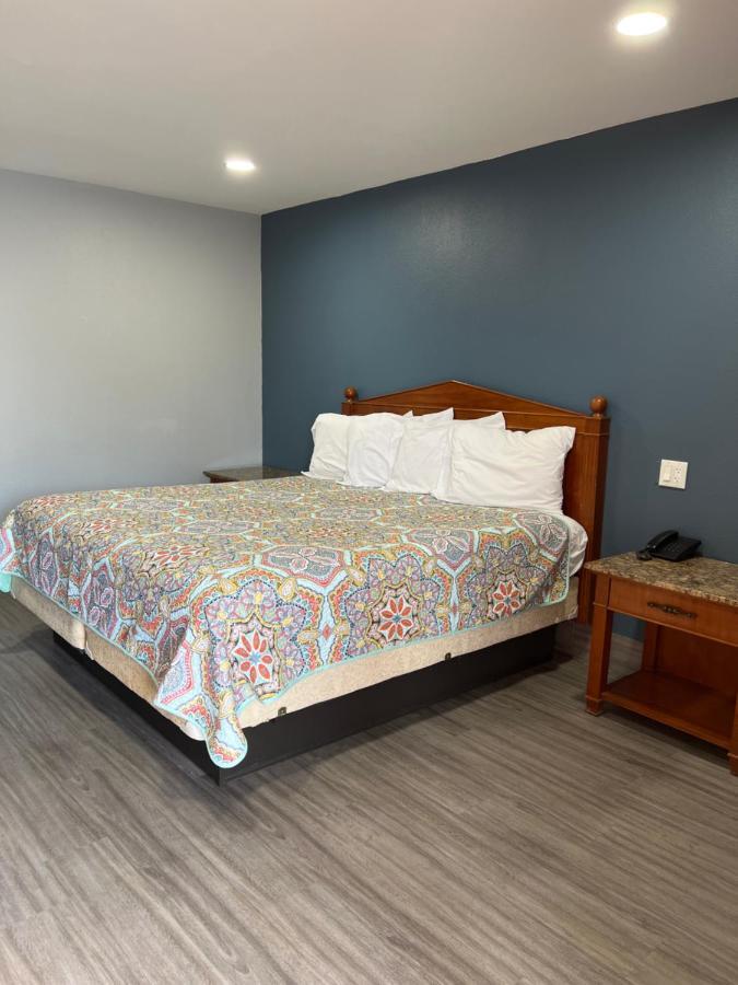 Budget Inn Hallettsville Екстериор снимка