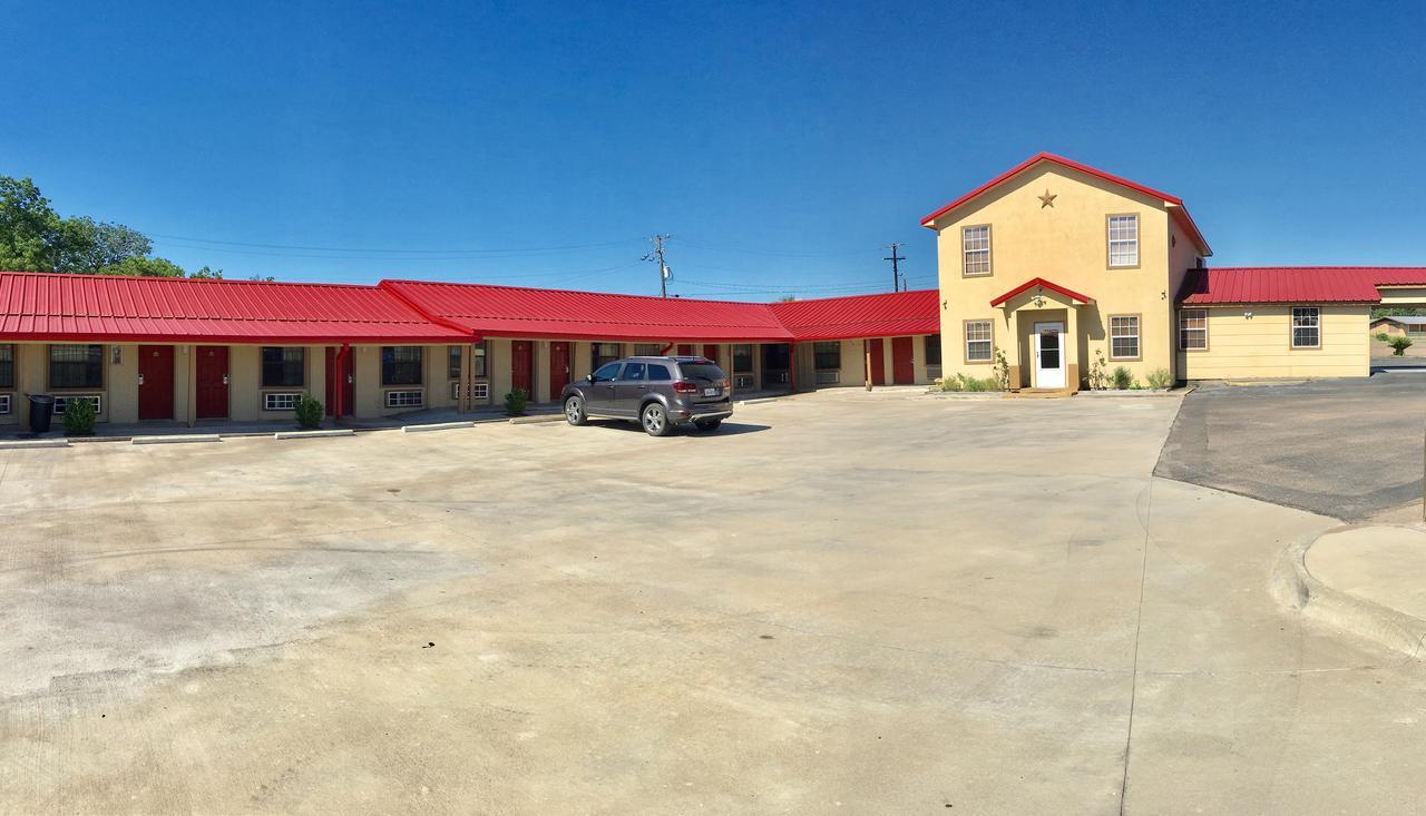 Budget Inn Hallettsville Екстериор снимка